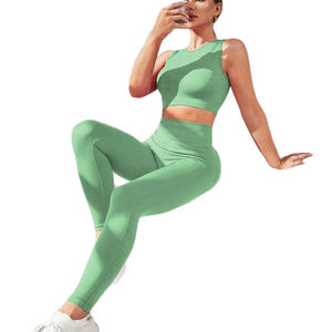 Conjunto de Yoga para Mujer con Logotipo Personalizado, Top Corto sin Mangas Color Verde Salvia y Leggings sin Costuras de Cintura Alta, Conjunto Deportivo de Dos Piezas - Product Image 2