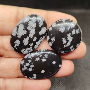 Lote al por mayor de auténticas piedras preciosas de obsidiana copo de nieve natural, 100% genuinas, blancas y negras, para la fabricación de joyas. ¡Compre ahora! - Product Image 2