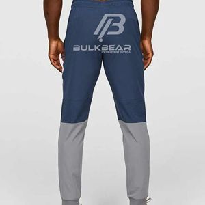 ชุดวอร์มแบบสลิมฟิตพรีเมียม เสื้อแจ็คเก็ตและกางเกงจ็อกเกอร์ระบายอากาศได้ดี ชุดกีฬา รับผลิตแบบ OEM ODM - Product Image 4