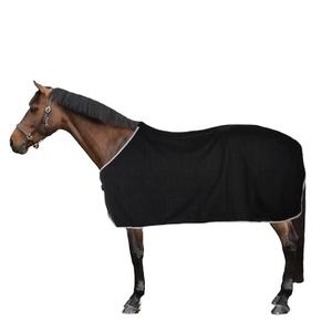 Utilisation équestre confortable de tapis d'hiver d'ouatine en nylon de cheval personnalisé - Product Image 1