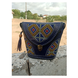 Bolso bandolera de cuero con cuentas bohemio de diseñador para mujer, patrón personalizado para compras nocturnas y fiestas, hecho a mano en la India - Product Image 5