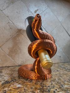 Support à bouteille élégant en forme de serpent, idéal pour la décoration de maison de luxe et pour un salon ou un bar moderne. - Product Image 6