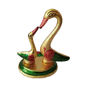 Veelkleurig Geschilderd Aluminium Beeld Van Een Paar Kussende Eenden Op Maat Bedrukt Vastu Decoratief Tafelbureau Aan Huis - Product Image 1