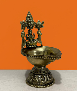 Lampe à huile Diya artisanale en laiton Lakshmi Tirupati Balaji, décoration religieuse pour la maison et le temple - Product Image 4