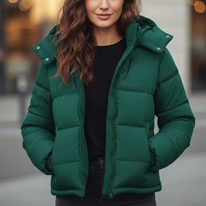 Veste matelassée verte à capuche avec logo brodé, fermeture éclair, coupe-vent, manteau d'hiver décontracté, longueur courte, rembourrage épais en polyester - Product Image 5