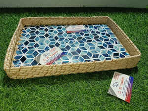 Ensemble de plateaux de service en rotin et nacre indiens faits à la main Regal Viraasat, design rond élégant pour un usage quotidien et l'affichage de cadeaux - Product Image 4