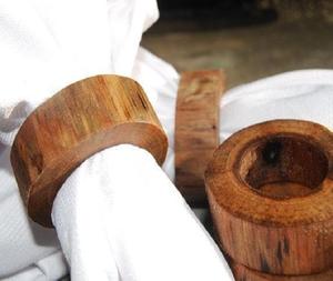 Anneaux de serviettes en bois de décoration gravée avec LOGO personnalisé Anneaux de serviette de table de mariage Cadeau de décoration en bois - Product Image 6