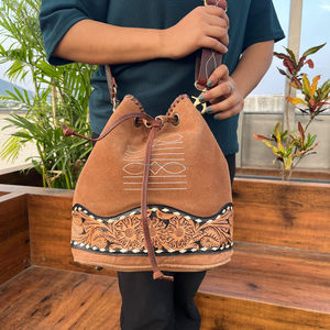 Nouvel arrivage de sac seau western en cuir repoussé bohème en daim sculpté avec cordon de serrage pour femmes - Product Image 3