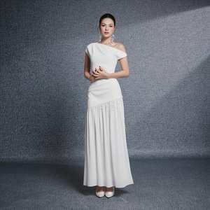 Robe de mariée élégante ornée de lys de la vallée, robe de mariée pour femme, robe longue style A, robe florale de luxe faite à la main - Product Image 2