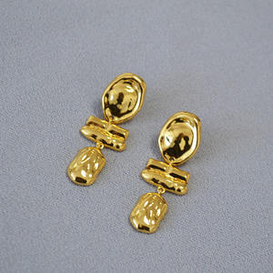 Nouvelle Arrivée Pantera Grandes Boucles d'Oreilles Vintage Statement en Alliage de Zinc Doré avec Perles Baroques Clous d'Oreilles Artisanaux - Product Image 5