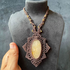 Colgante de Cristal Curativo de Cuarzo Rutilado Dorado Natural con Forma de Bola de Bambú y Aleación de Zinc, Mangalmay Corporation, Venta al por Mayor, Jaipur - Product Image 5