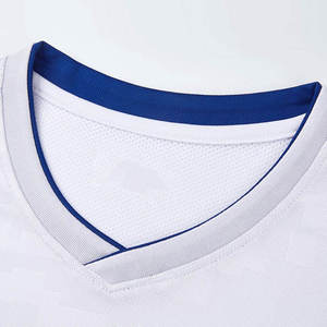 Camiseta de Pádel Unisex Blanca con Cuello en V, Pantalones Cortos Azules, Absorbe la Humedad, Manga Corta, Transpirable, Ropa Deportiva Ecológica, Ajuste Atlético - Product Image 5