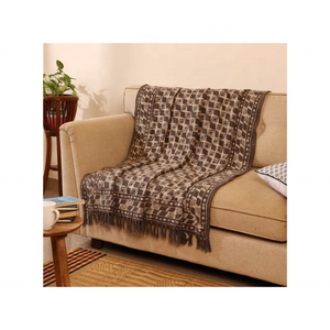 Manta de Sofá de Chenilla Premium Marrón de Moda, 60x80 Pulgadas, Sensación de Felpa, Comercio Justo de la India, para Compradores que Buscan un Producto de Alta Gama para el Invierno - Product Image 1