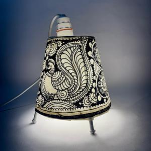 Pantalla de Lámpara de Metal Hecha a Mano con Arte Folclórico Tradicional Indio, Cubierta de Lámpara de Mesa en Forma de Cono Pintada a Mano y Colorida, Decorativa y Pulida - Product Image 4