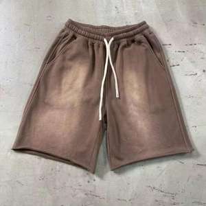 Shorts en molleton de coton premium 320 GSM, lavage acide, rose et noir, impression intégrale, logo personnalisé, pour homme - Product Image 1