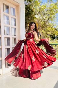 Ensemble Sharara en soie pure Fendi avec broderies lourdes et sequins, et dupatta de créateur – Tenue de soirée de mariage - Product Image 3