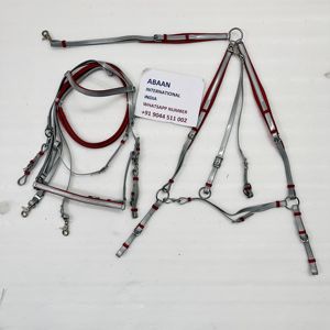 Brida de PVC de alta resistencia con pechera y herrajes de acero inoxidable para caballos |   Brida y Pechera de PVC Impermeables y Resistentes - Product Image 1