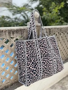 Sac à bandoulière matelassé en velours imprimé pour femme, sac à main de créateur tendance au look luxueux - Product Image 2