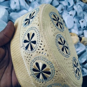 Chapeau de prière islamique en coton tricoté, motif uni, strass, tissu respirant en maille extensible, toutes saisons, traditionnel - Product Image 1