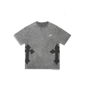 Camisetas de hombre personalizadas de algodón de alto gramaje con lavado ácido, corte holgado, estampado DTG, detalles de tachuelas, estilo streetwear oversize, logotipo personalizado y hombro caído - Product Image 1