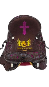 Silla de montar de cuero para caballo, estilo western, personalizada, marrón, con incrustaciones de cruz rosa repujada, duradera, portátil, tipo inglés, para carreras de barriles. - Product Image 3