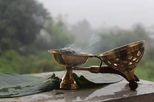 Brûleur Loban en laiton fabriqué à la main, brûleur d'encens pour encens, bakhoor Loban Guggal Myrrhe etc. - Product Image 3