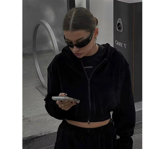 Ensemble décontracté deux pièces pour femme, style urbain, collection 2026, avec sweat à capuche à manches longues et pantalon taille haute élastique assorti, idéal pour le quotidien - Product Image 4