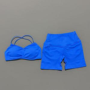 ชุดออกกำลังกาย 2 ชิ้น ระบายอากาศได้ดี สำหรับผู้หญิง เสื้อครอปท็อปโยคะ กางเกงขาสั้นเอวสูงรัดรูปไร้ตะเข็บ ชุดชั้นในออกกำลังกาย ชุดกีฬา - Product Image 6