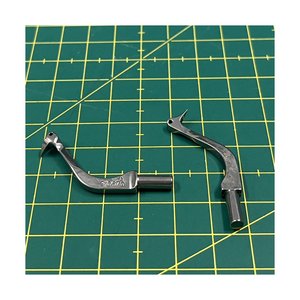 Pièces de machine à coudre domestique SECO Steel Upper Looper 310670A - Product Image 2