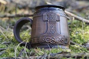 Tasse à bière Viking personnalisée en métal isolé avec résine, mug templier pour cadeaux promotionnels et amoureux - Product Image 3