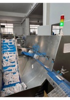 Machine d'emballage VFFS YH haute vitesse pour sachets de poudre et granulés, avec fonctions de comptage, tri, empilage et emballage en carton supérieur pour produits alimentaires