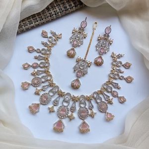 Joyería al por mayor para mujer con MOQ bajo, conjuntos de collar y aretes de moda indios y pakistaníes para novias, disponibles para la venta. - Product Image 5