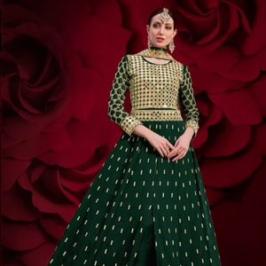 Traje Anarkali Semisentado de Seda con Bordado y Pedrería, Largo hasta el Suelo, para Bodas, Diwali y Fiestas - Product Image 1