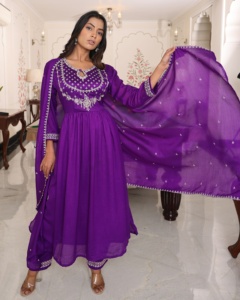 Ensemble Kurti pour femme très demandé, couleur violette, manches 3/4, en soie douce, entièrement cousu, pour occasions régulières et festives - Product Image 6