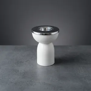 Brûleur d'encens moderne en métal blanc avec finition argentée métallique élégante, forme ronde, parfait pour l'aromathérapie et la décoration intérieure - Product Image 1