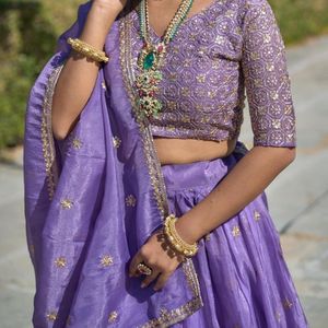 Vestido de fiesta para mujer con lentejuelas bordadas en morado y dorado, estilo Lehenga con bordado de hilo, traje de boda indio de Royal Export. - Product Image 4