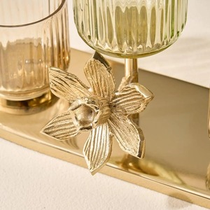 Candelabro moderno de metal y vidrio, ideal para decorar mesas de esquina y rellenar espacios vacíos con elegancia, procedente de la India. - Product Image 5