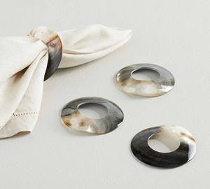 Anillo para Servilletas de Concha de Nácar Iridiscente Natural – Decoración de Mesa de Nácar Premium para Restaurantes, Hoteles y Eventos - Product Image 2