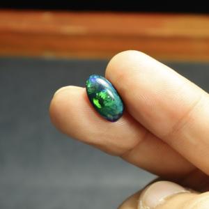 Ópalo Negro Fuego Azul Welo Natural de 3.70 Quilates, Cabujón Ovalado Pulido de 15x9 mm, Gema Suelta PANJSHIR GEMS para Joyería - Product Image 5