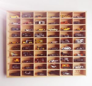 Organisateur de Présentation de Voitures Jouets en Bois Moderne Haut de Gamme, Écologique et Fait Main, pour Cadeaux de Pendaison de Crémaillère et d'Anniversaire - Product Image 2