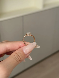 Bague de fiançailles élégante en or 14K/18K avec deux diamants de laboratoire taille marquise, style ouvert, minimaliste, bijoux fins - Product Image 4