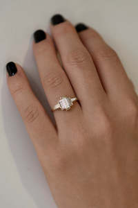 Anillo de compromiso de oro macizo de 14k con diamantes talla baguette para mujer, estilo clásico, certificado IGI - Product Image 3
