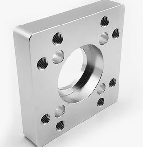 แผ่นยึดอะลูมิเนียม 6061/6082/7075 ผลิตด้วยเครื่อง CNC แบบกำหนดเอง / หน้าแปลนสี่เหลี่ยมความแม่นยำสูง รูตรงกลางมีความคลาดเคลื่อน 0.01 มม. ชุบอโนไดซ์ - Product Image 6