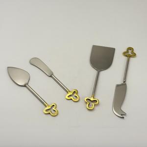 ชุดอุปกรณ์ชีสโลหะทำมือสีเงิน พร้อมด้ามจับโลหะสีทอง ดีไซน์หรูหราทันสมัย มีดสำหรับใช้บนโต๊ะอาหาร - Product Image 3