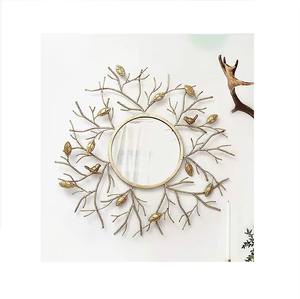 Miroir en métal antique qui ajoute un aspect professionnel et poli à n'importe quel environnement, magnifiquement conçu par ARTISTIQUE. - Product Image 5