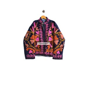 Chaqueta de terciopelo bordada a mano, estilo Suzani, abrigo corto informal para mujer, chaqueta unisex de invierno con forro interior de algodón. - Product Image 1