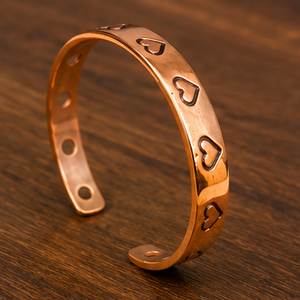 Bracelet ouvert en cuivre avec motif cœur, bijoux en métal faits à la main, cadeau tendance pour la Saint-Valentin, option de personnalisation - Product Image 5