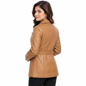 Chaqueta de Cuero para Mujer, Elegante y de Alta Calidad, Diseñada con Materiales Duraderos y Detalles Modernos para un Uso Diario Cómodo - Product Image 2