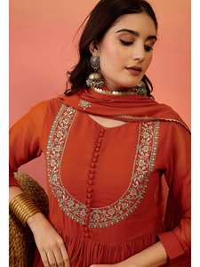 Conjunto de Vestido de Noche y Pantalón de Georgette Étnico Naranja de Diseñador para Bodas, Diwali, Graduaciones y Fiestas - Product Image 3