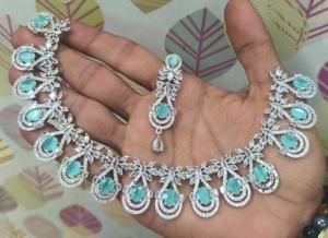 Parure de collier et boucles d'oreilles en laiton de qualité supérieure pour mariée, style ethnique classique, idéale pour les mariages et les fiançailles - Product Image 3